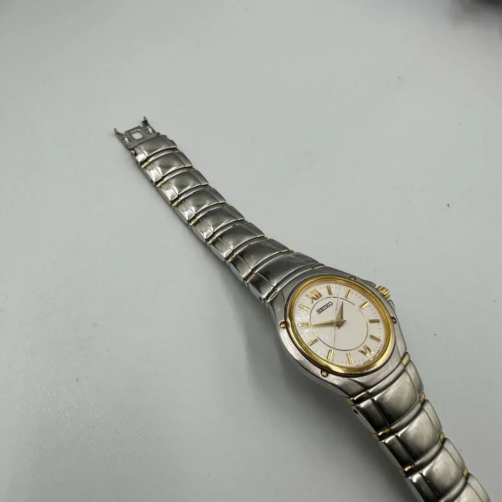 Seiko Watch Women Silver Tone White Dial Cracked Crystal Missing Buckle Working
